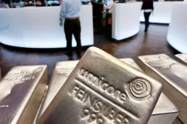 La plata rompe la barrera de los US$60 y alcanza un récord histórico en los mercados internacionales