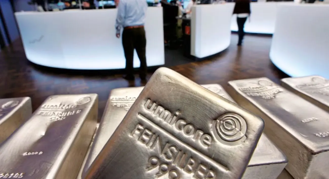 La plata rompe la barrera de los US$60 y alcanza un récord histórico en los mercados internacionales