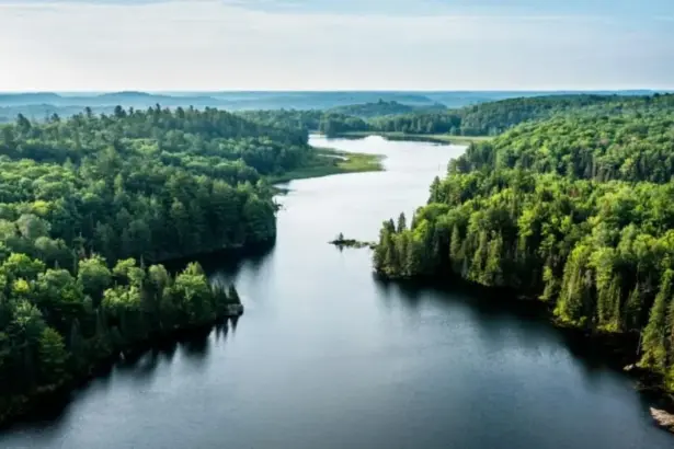 Atha Energy confirma múltiples descubrimientos de alta calidad a lo largo del corredor de costillas mineralizadas en el Proyecto Angilak