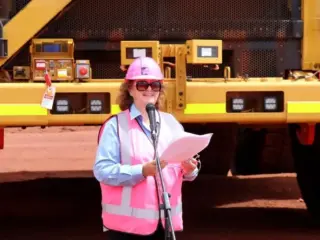 Gina Rinehart advierte que la regulación amenaza la competitividad minera australiana