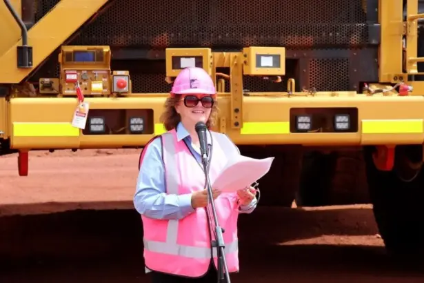 Gina Rinehart advierte que la regulación amenaza la competitividad minera australiana
