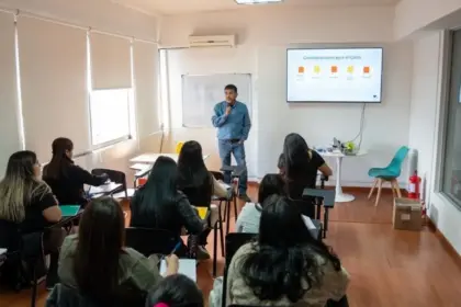 Altonorte y PRODEMU capacitaron a 20 mujeres en equipos de servicios