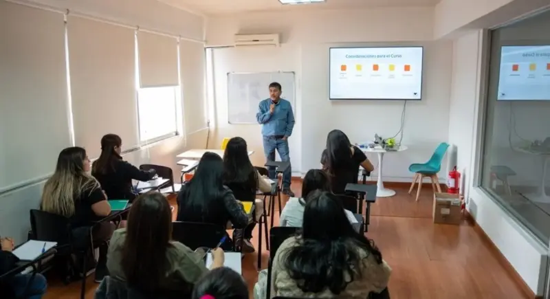 Altonorte y PRODEMU capacitaron a 20 mujeres en equipos de servicios