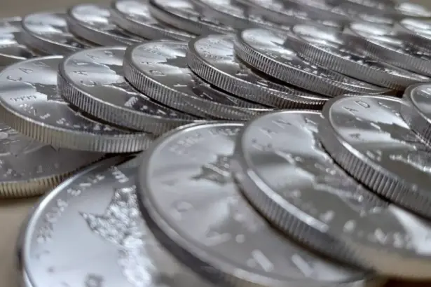 La plata corona un año excepcional con un salto histórico y refuerza su atractivo como activo estratégico