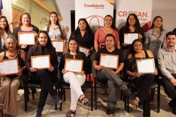Con apoyo del Distrito Candelaria: 43 vecinas y vecinos de Caldera certificaron cursos de grúa horquilla y licencia de conducir clase B