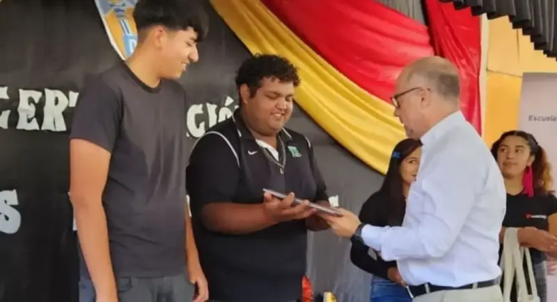 Estudiantes de Los Loros finalizaron curso de habilidades para la vida laboral con apoyo de Caserones