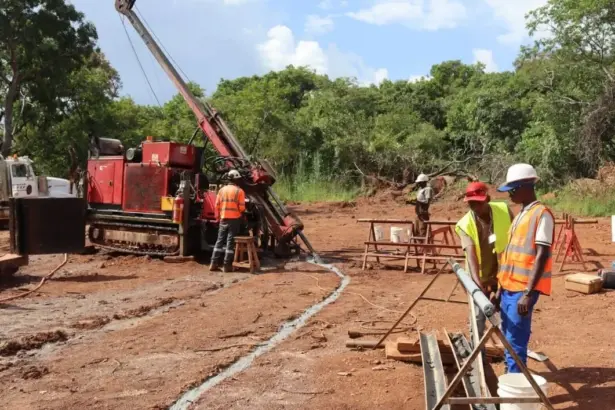 Robex Resources vierte el Primer Oro en Kiniéro según el calendario y el presupuesto