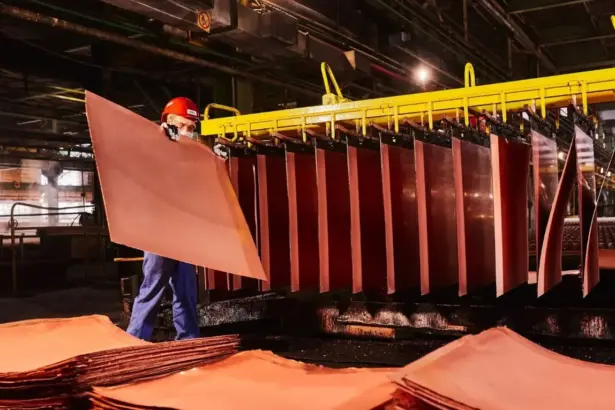 El cobre alcanza nuevo récord impulsado por temores de oferta y señales monetarias externas
