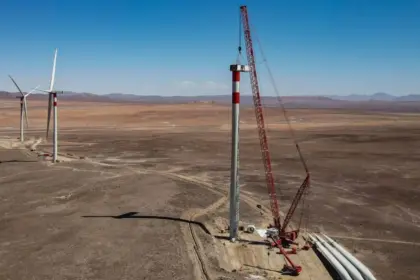 Colbún obtiene aprobación ambiental para parque eólico Junquillos y proyecta inicio de obras en 2026