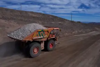 Trama bielorrusa: millonario juicio entre Codelco y Movitec se enreda por designación de nuevo árbitro