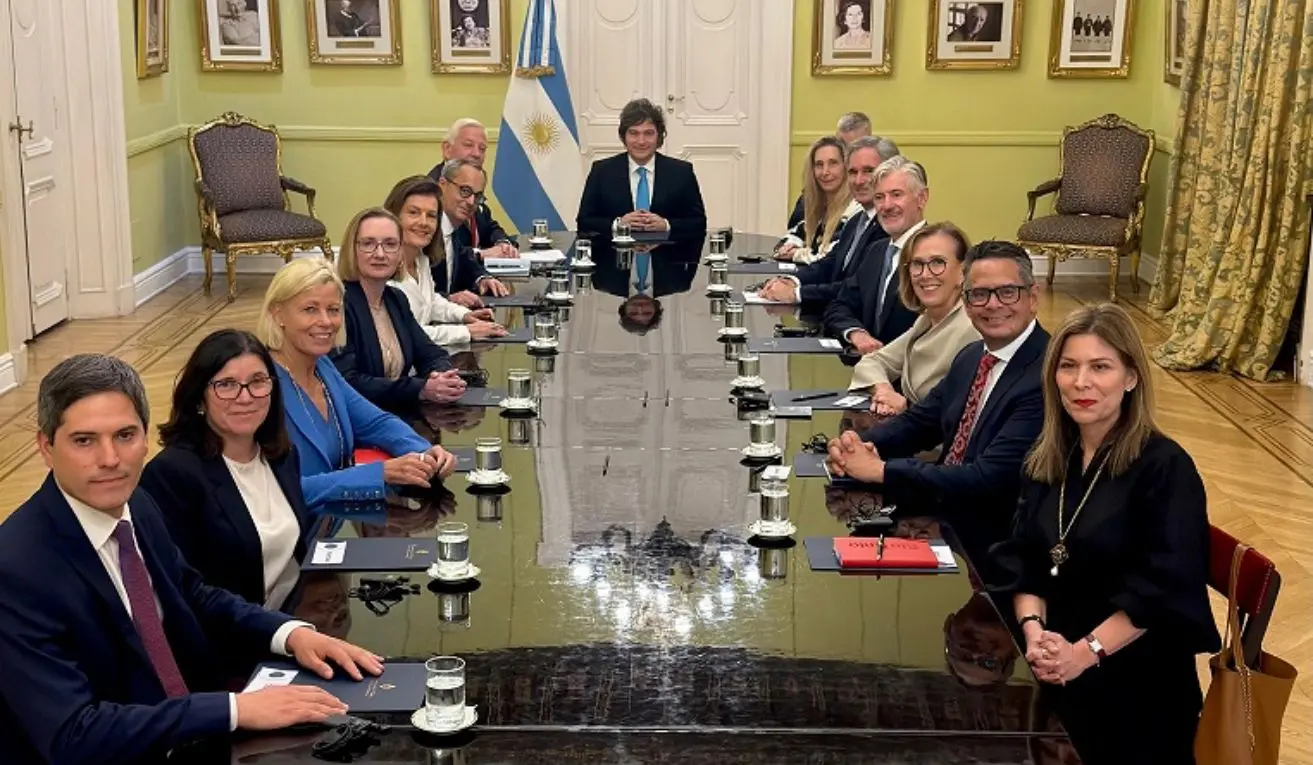 Milei refuerza su estrategia minera y respalda millonaria inversión de Rio Tinto en litio argentino