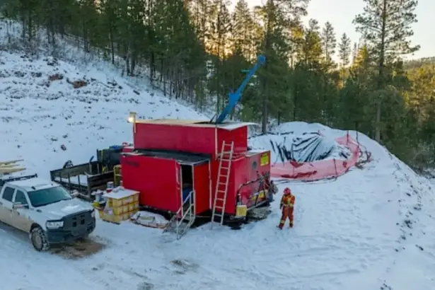 La perforación de expansión de oro de Dakota intersecta mineralización de oro de alta ley en Richmond Hill