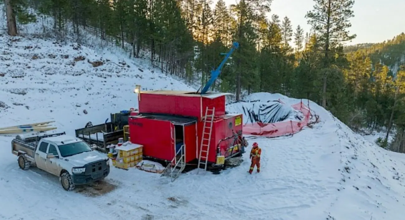 La perforación de expansión de oro de Dakota intersecta mineralización de oro de alta ley en Richmond Hill