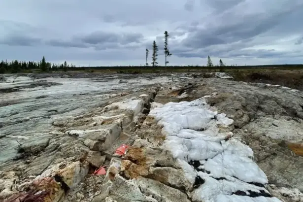 Azimut Exploration y un extenso campo de pegmatita de litio en Wabamisk East, Quebec