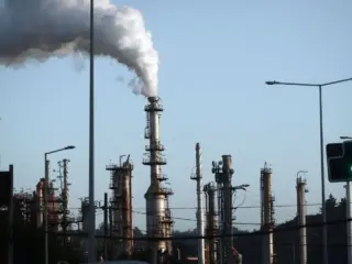 SMA formula cargos contra Enap por superar límites permitidos para la descarga de residuos