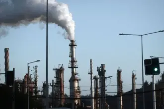 SMA formula cargos contra Enap por superar límites permitidos para la descarga de residuos