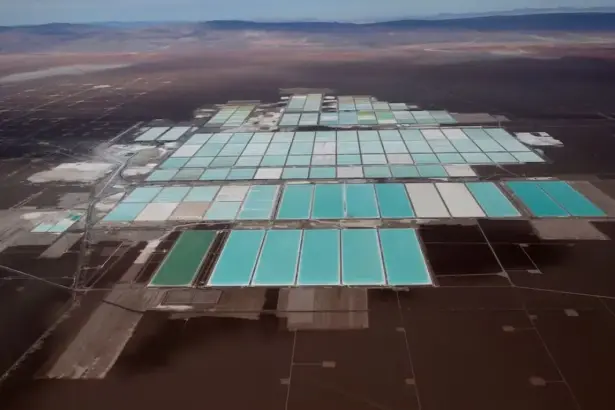 Chile avanza en estrategia del litio con alianza estratégica entre Codelco y SQM