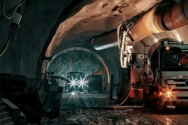 Silver Hammer Mining identifica alteración y silicificación en el programa de perforación en su proyecto Silverton