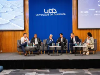 Expertos destacan el rol de Chile en la transición energética y elevan desafíos de la Estrategia Nacional del Litio