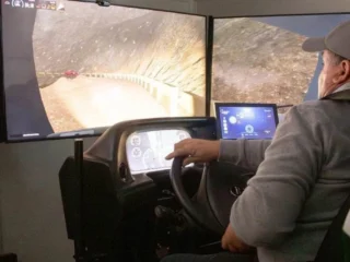 Codelco El Teniente inaugura innovador simulador para conductores en faenas mineras