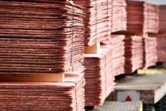 Imacec crece 2,2% en octubre impulsado por comercio y servicios: La minería retrocedió