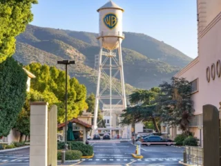 Netflix cierra acuerdo para quedarse con Warner Bros. Discovery y HBO