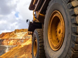 Informe revela desafíos y oportunidades en estándares de sostenibilidad para la minería global