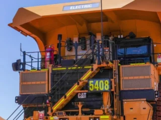 BHP y Rio Tinto prueban primeros camiones eléctricos para minería sostenible en Pilbara BHP y Rio Tinto prueban primeros camiones eléctricos para minería sostenible en Pilbara