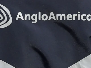 Anglo American retira propuesta de bonos para ejecutivos en plena fusión clave