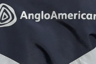 Anglo American retira propuesta de bonos para ejecutivos en plena fusión clave