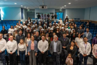 Minería: Antofagasta Minerals capacita a mujeres para operar camiones de alto tonelaje