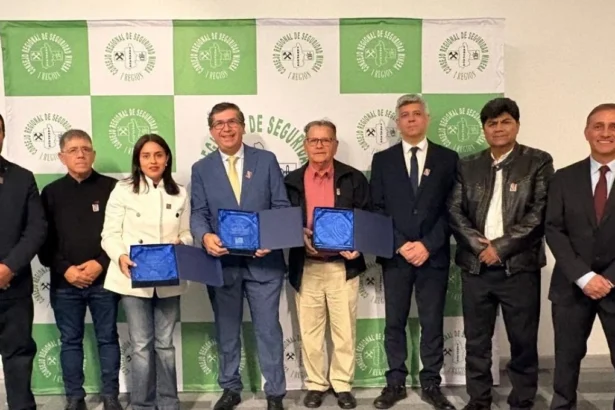SCM Cosayach recibe tres premios Coresemin por seguridad en minería
