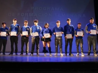 Estudiantes del Liceo Manuel de Salas se certifican en programa de minería