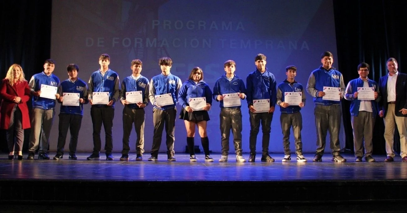 Estudiantes del Liceo Manuel de Salas se certifican en programa de minería