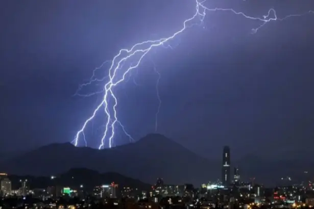 Lluvia y tormentas eléctricas en la RM: definen cuándo volverían las precipitaciones a Santiago