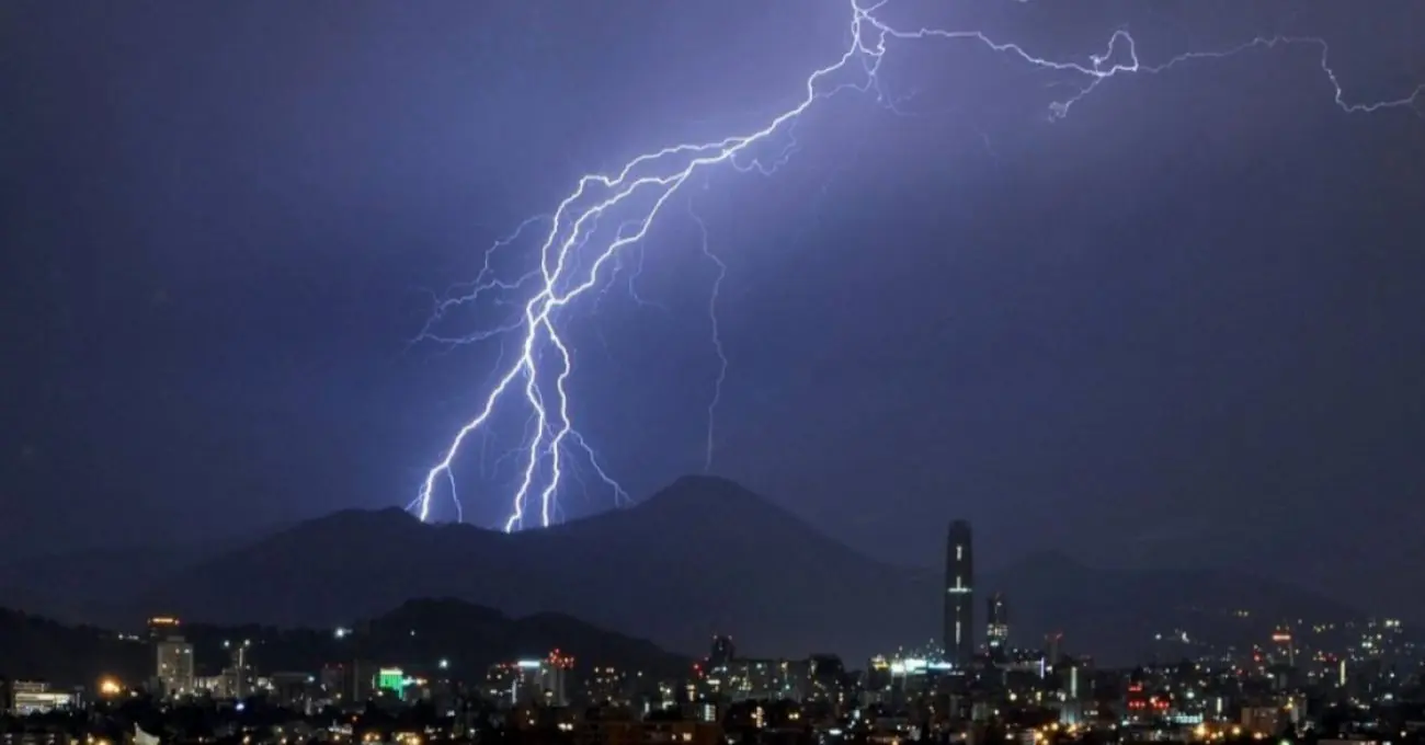 Lluvia y tormentas eléctricas en la RM: definen cuándo volverían las precipitaciones a Santiago