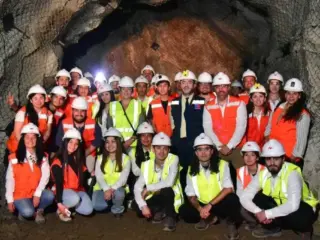 SENCE y Mine Class certifican a 20 egresados fortaleciendo el futuro de la minería