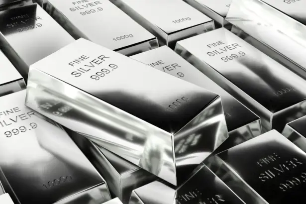 Precio de la plata supera récord histórico: ¿Qué impulsa su alza mundial?