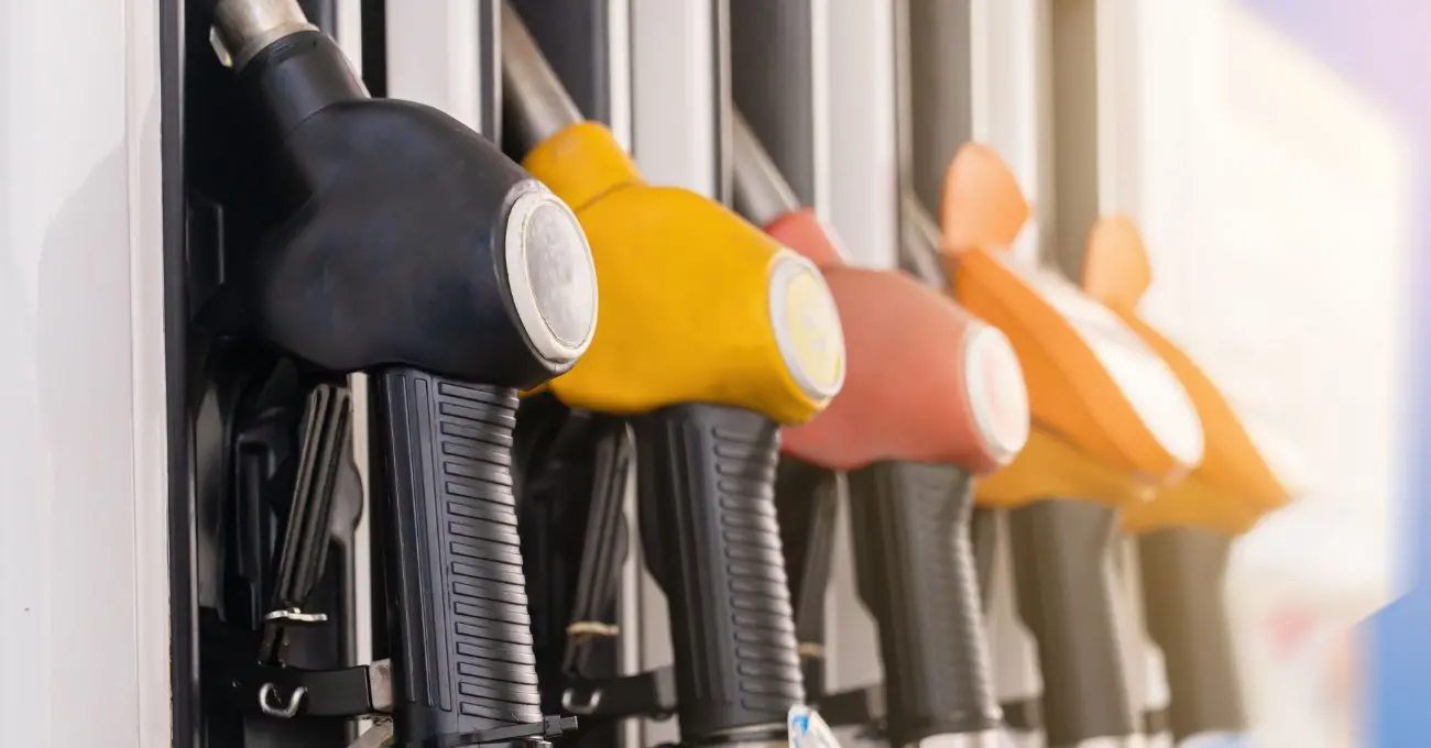 Bajan precios de combustibles en Chile: alivio económico para consumidores este año Bajan precios de combustibles en Chile: alivio económico para consumidores este año