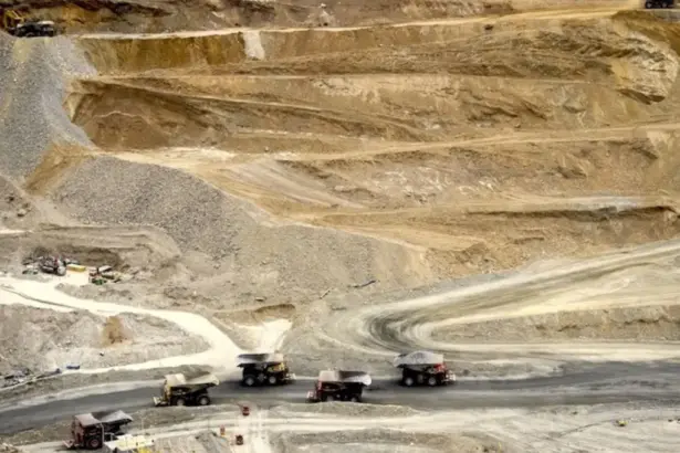 Producción de cobre de Codelco cae 14% en octubre