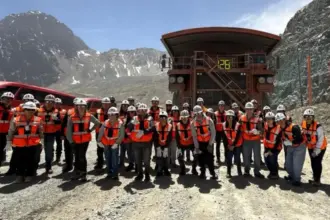 Estudiantes visitan Codelco Andina para explorar futuro en minería