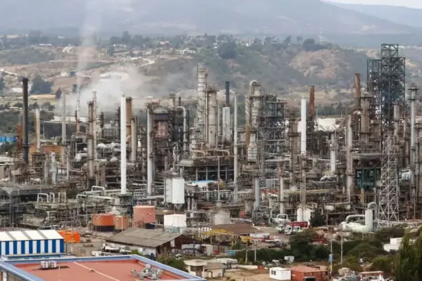 Enap enfrenta cargos por exceso de residuos líquidos en Refinería de Concón