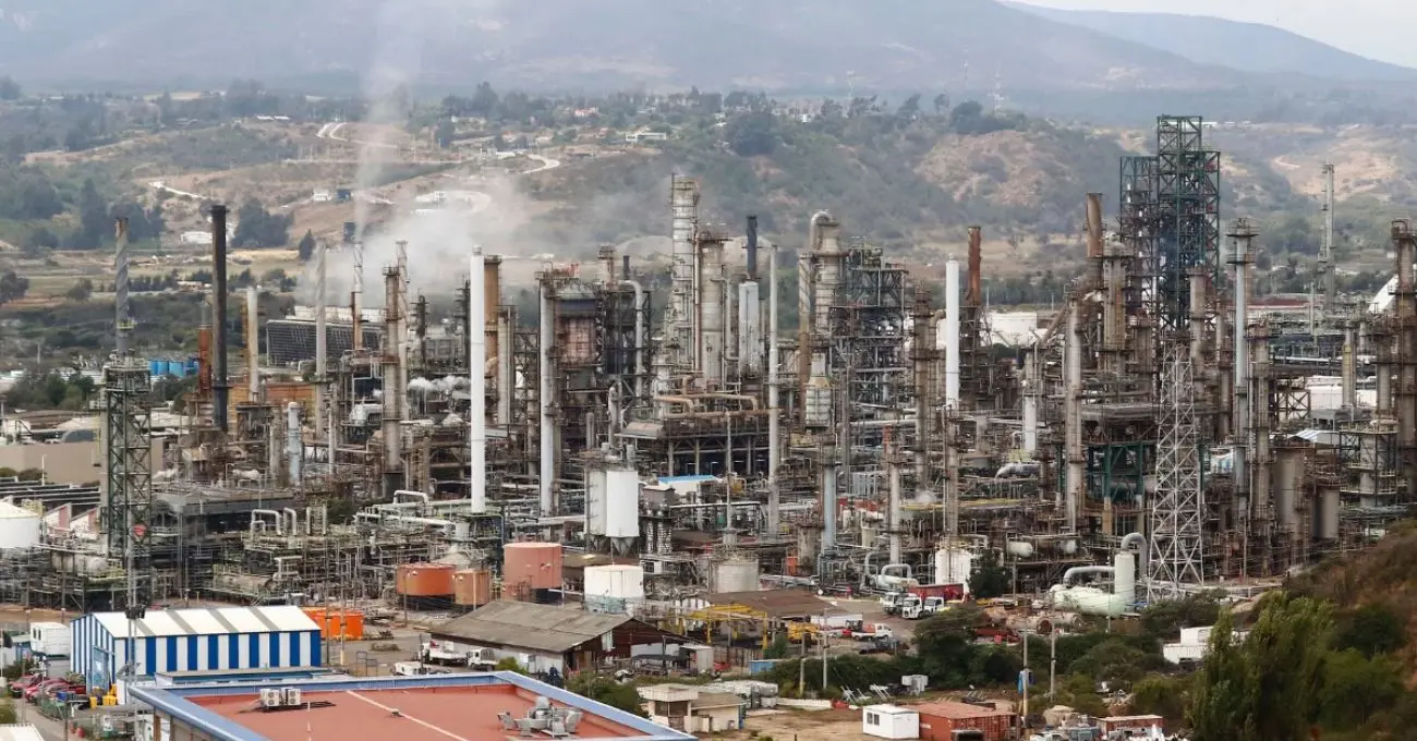 Enap enfrenta cargos por exceso de residuos líquidos en Refinería de Concón Enap enfrenta cargos por exceso de residuos líquidos en Refinería de Concón