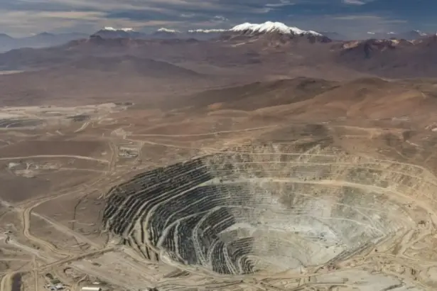 Producción de cobre en Chile: Codelco cae, Escondida sube y Collahuasi ajusta