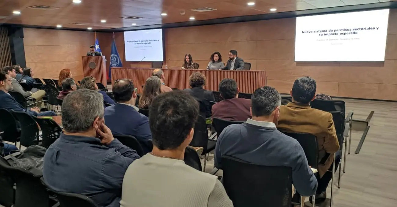 Capacitan a más de 1.000 funcionarios en Ley Marco de Autorizaciones Sectoriales para agilizar permisos Capacitan a más de 1.000 funcionarios en Ley Marco de Autorizaciones Sectoriales para agilizar permisos