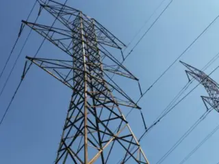 Negociación por Transelec enfrenta trabas por valorización y devoluciones a clientes