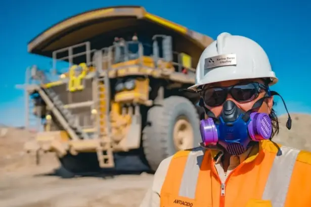 Exponor impulsa el talento femenino en minería con su programa 2025–2026