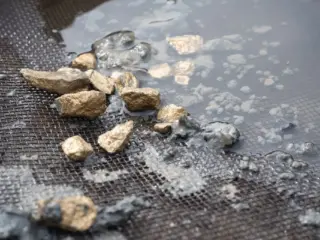 Oro alcanza máximo de siete semanas y la plata marca nuevo récord histórico