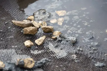 Oro alcanza máximo de siete semanas y la plata marca nuevo récord histórico