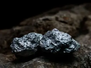 Producción de plata en Perú crece 8,8 % entre enero y octubre de 2025